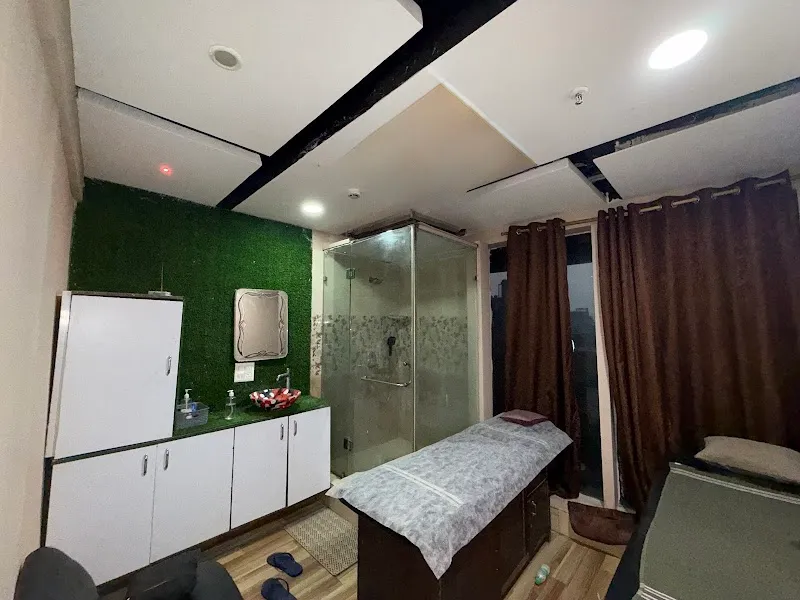 The Jacuzzi Spa-Massage in Noida | Massage Spa Sector 18 Noida | Massage Spa in Noida 18 | SPA near noida18