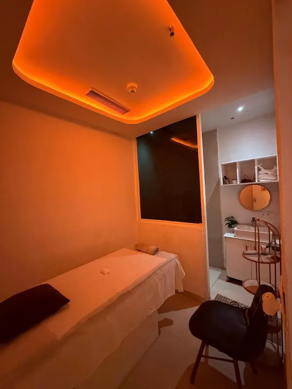 The Jacuzzi Spa-Massage in Noida | Massage Spa Sector 18 Noida | Massage Spa in Noida 18 | SPA near noida18