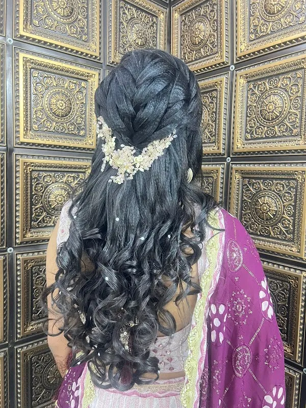 Akash Beauty Salon