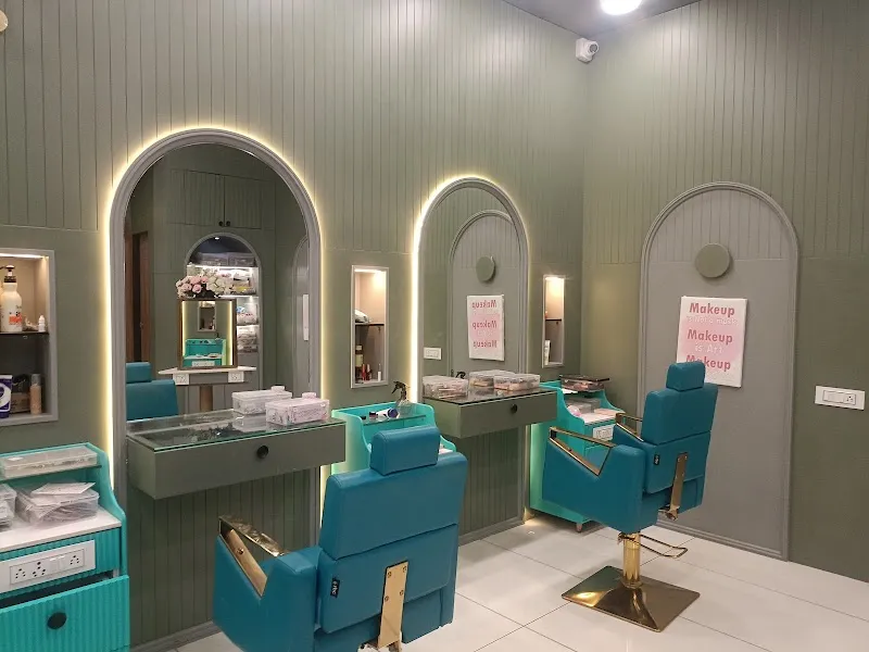 Akash Beauty Salon