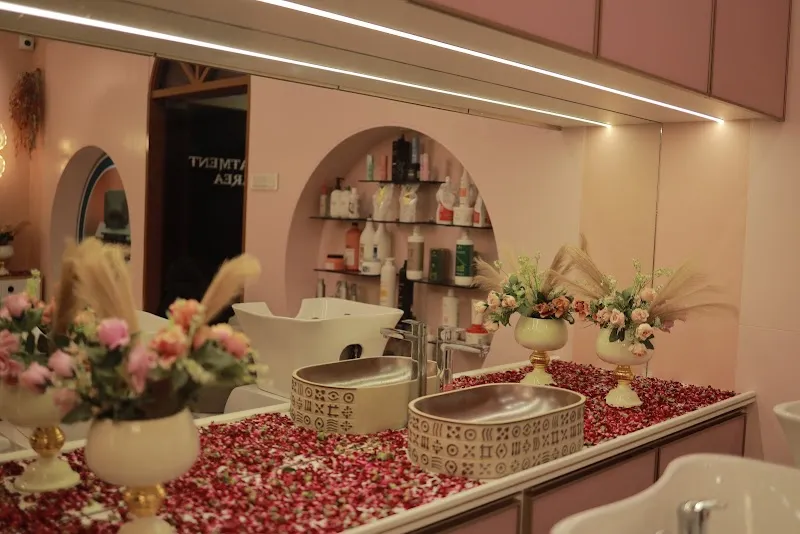 Akash Beauty Salon