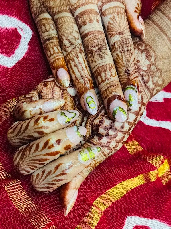 flying wings unisex salon