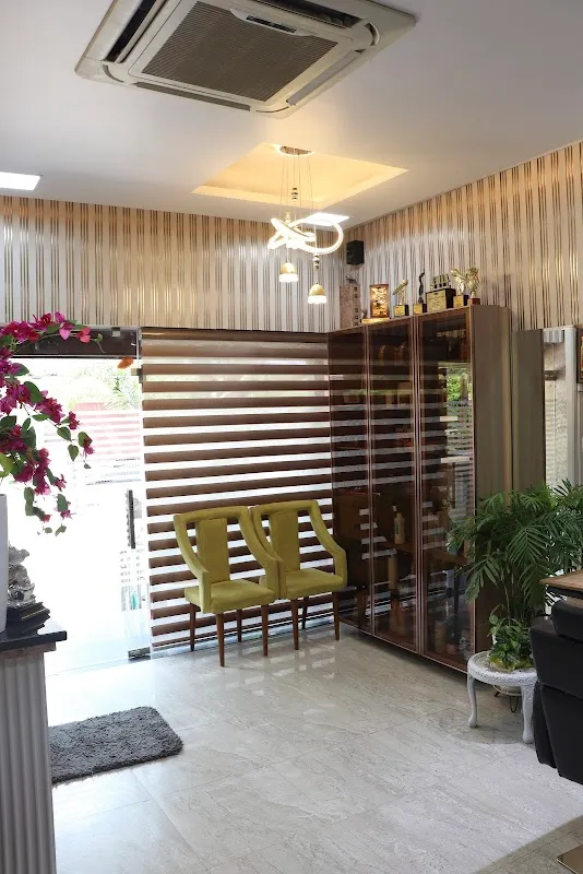 G Miracles Unisex Salon