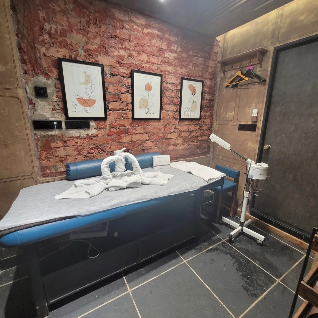 Shades & Mirrors Salon
