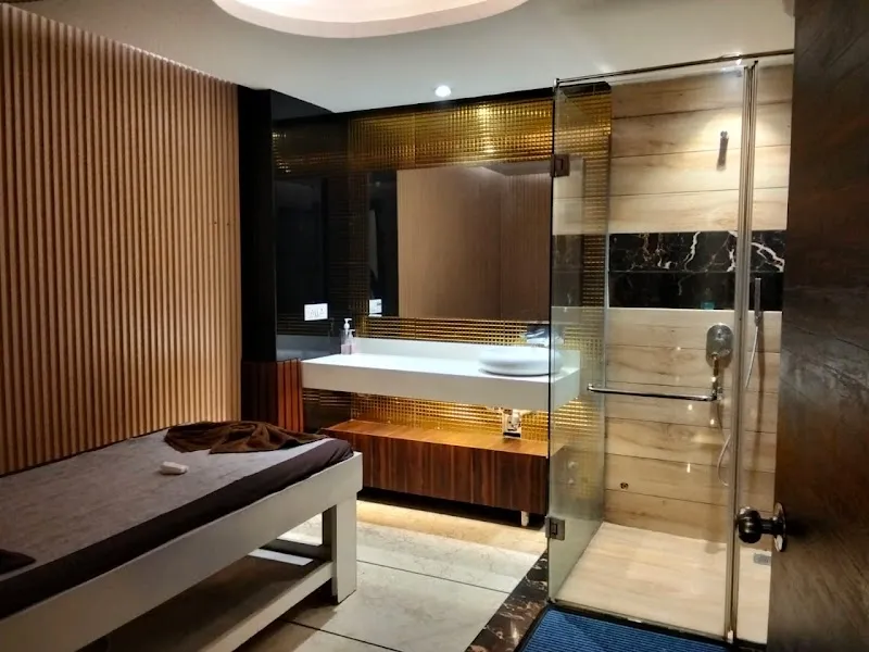 spa hub Punjabi Bagh club road