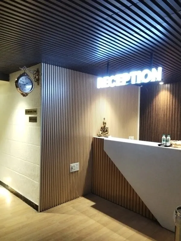 spa hub Punjabi Bagh club road