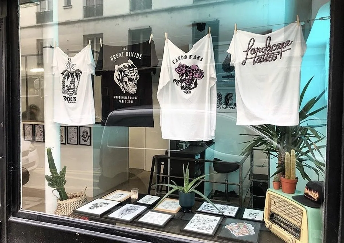 Landscape Tattoo Oberkampf - salon de tatouage walk-in Paris - Piercing