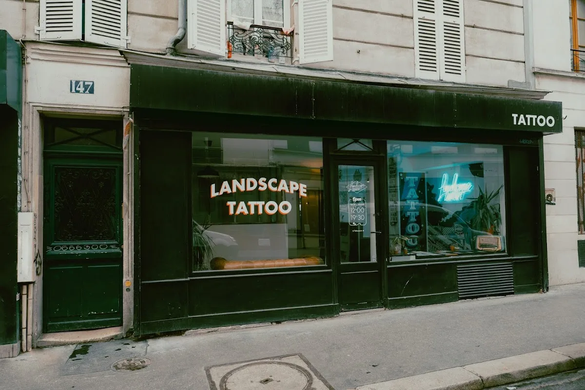 Landscape Tattoo Oberkampf - salon de tatouage walk-in Paris - Piercing