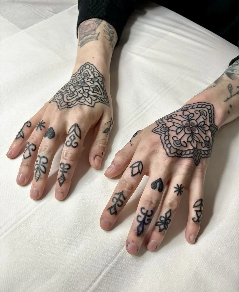 Landscape Tattoo Oberkampf - salon de tatouage walk-in Paris - Piercing