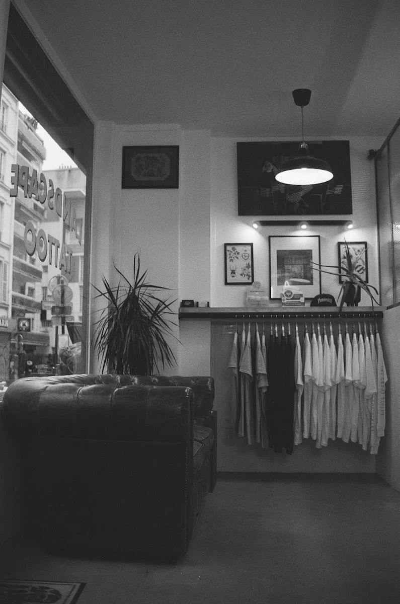 Landscape Tattoo Oberkampf - salon de tatouage walk-in Paris - Piercing