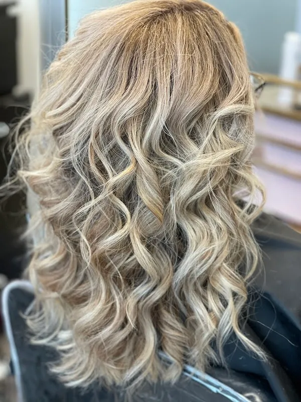 Salon DeSally
