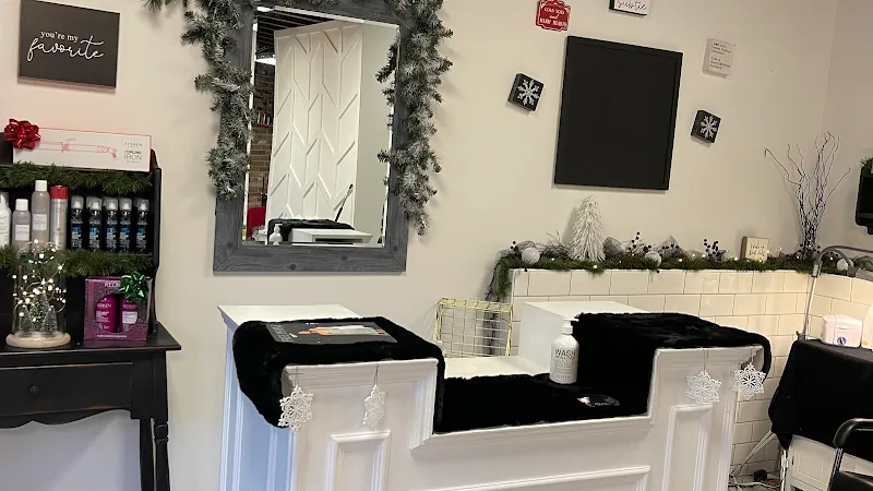 Salon DeSally