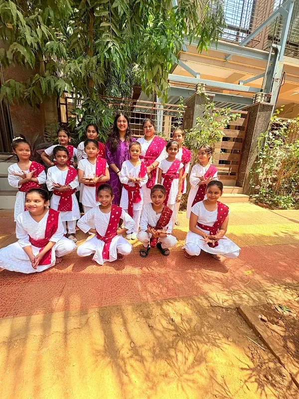 SHRI KALANIKETAN DANCE CLASS