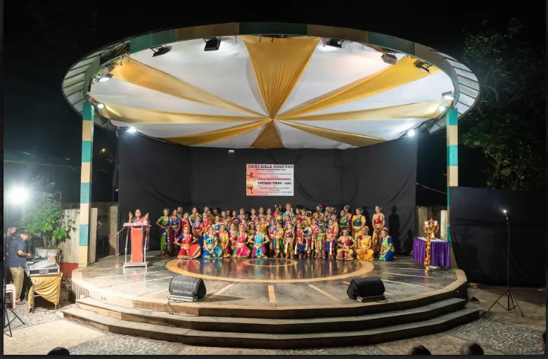 SHRI KALANIKETAN DANCE CLASS