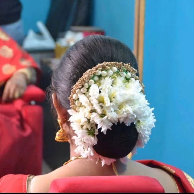 Posshe Salons - Unisex | Hair | Makeup | Beauty | Academy