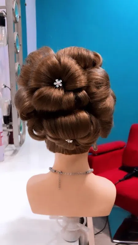 Posshe Salons - Unisex | Hair | Makeup | Beauty | Academy