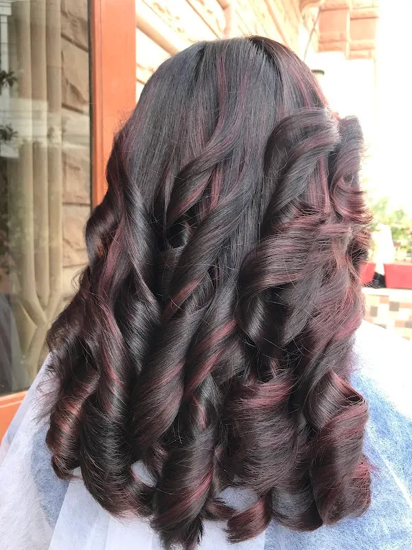 Posshe Salons - Unisex | Hair | Makeup | Beauty | Academy