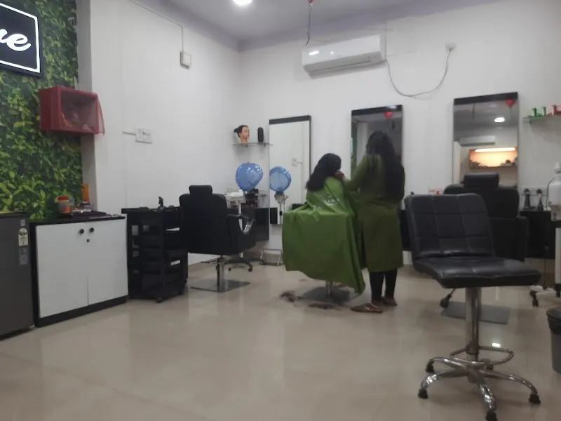 STYLING CAVE UNISEX SALON