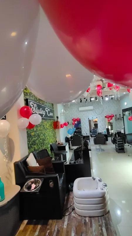 STYLING CAVE UNISEX SALON