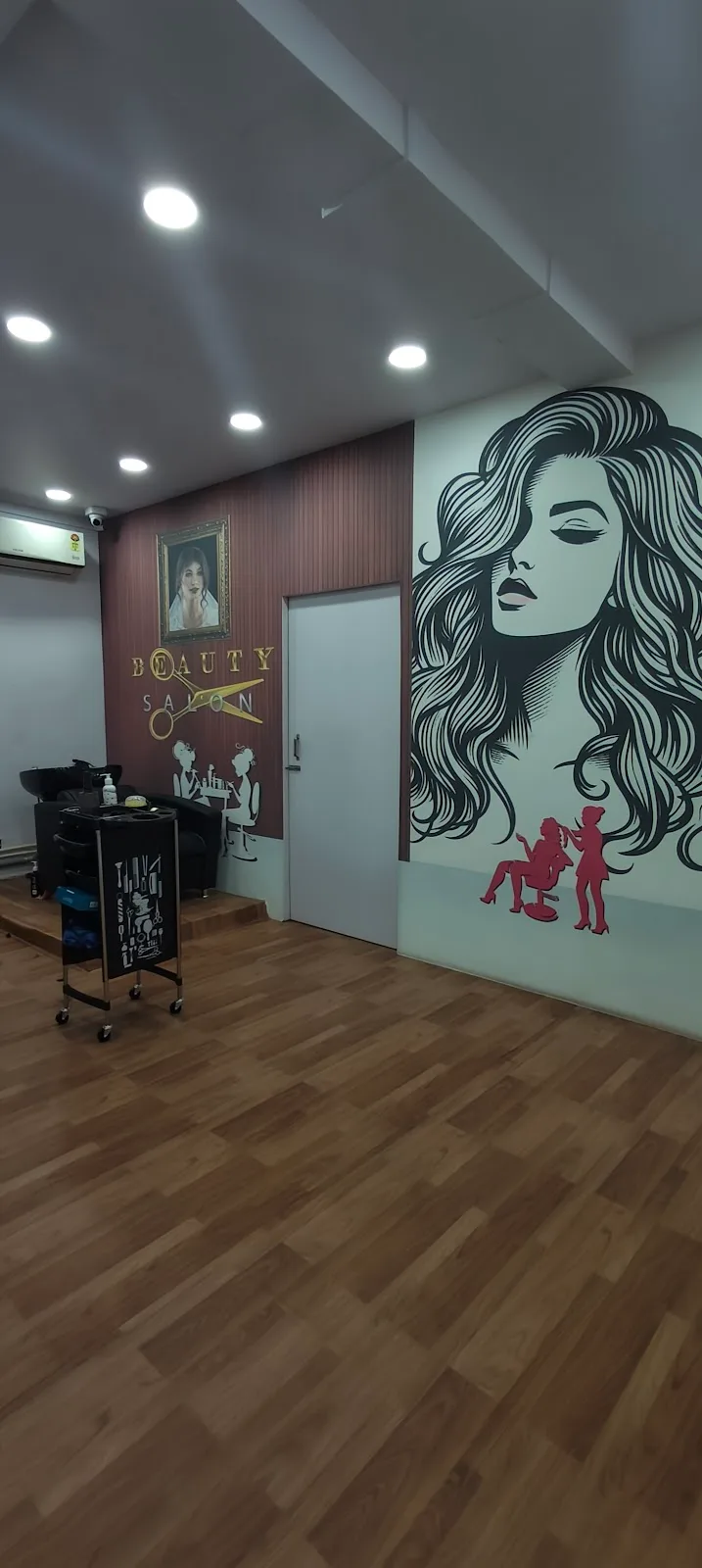 Dreams Family Salon & Tatoo Sudio