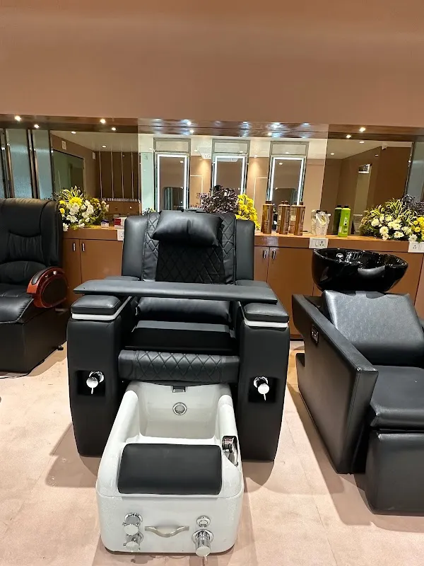 LURE’AY - Luxury Unisex Salon & Makeover Studio