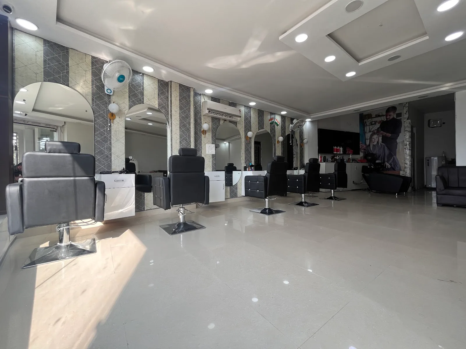 Rootz Master Unisex Salon