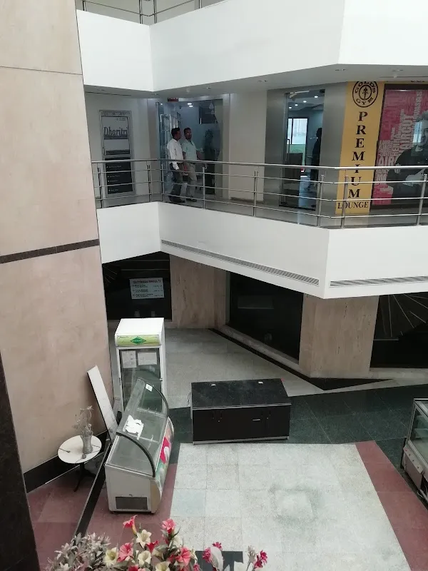 Gold's Gym Hazratganj