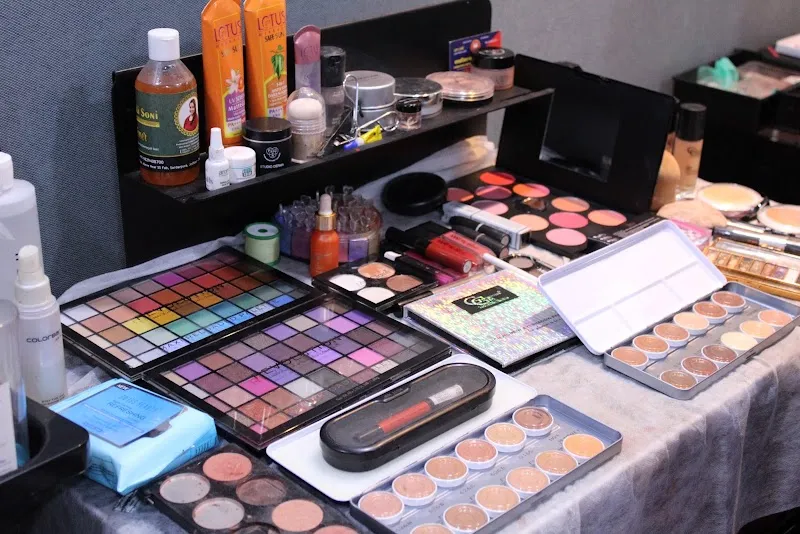 RK Geetanjali Soni Salon, Makeup And Academy