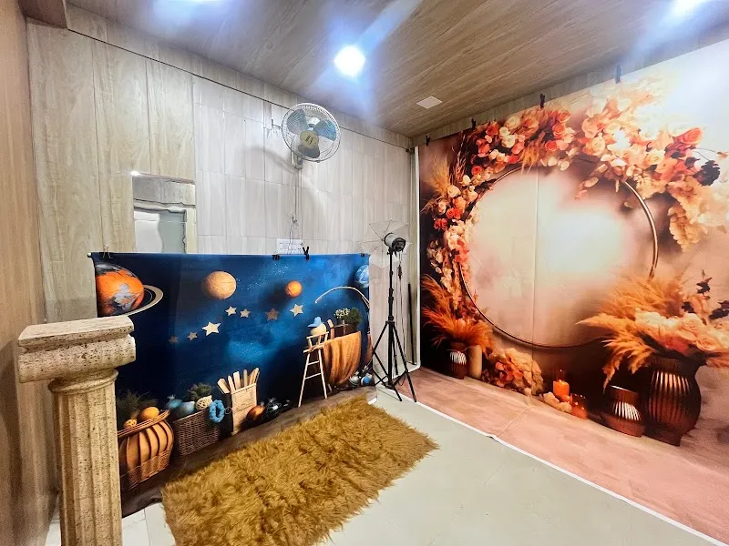 HAPPY DIGITAL STUDIO & COLOUR LAB
