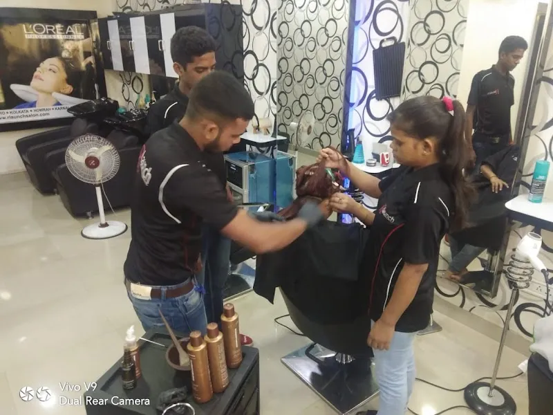 R LAUNCH SALON