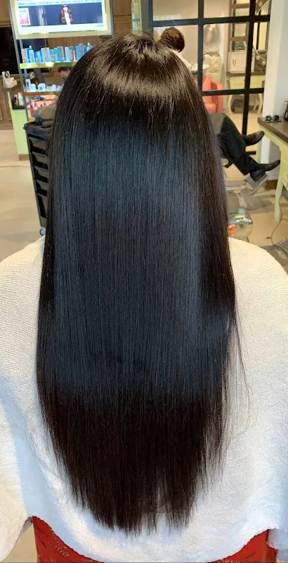 Looks Salon Janpath