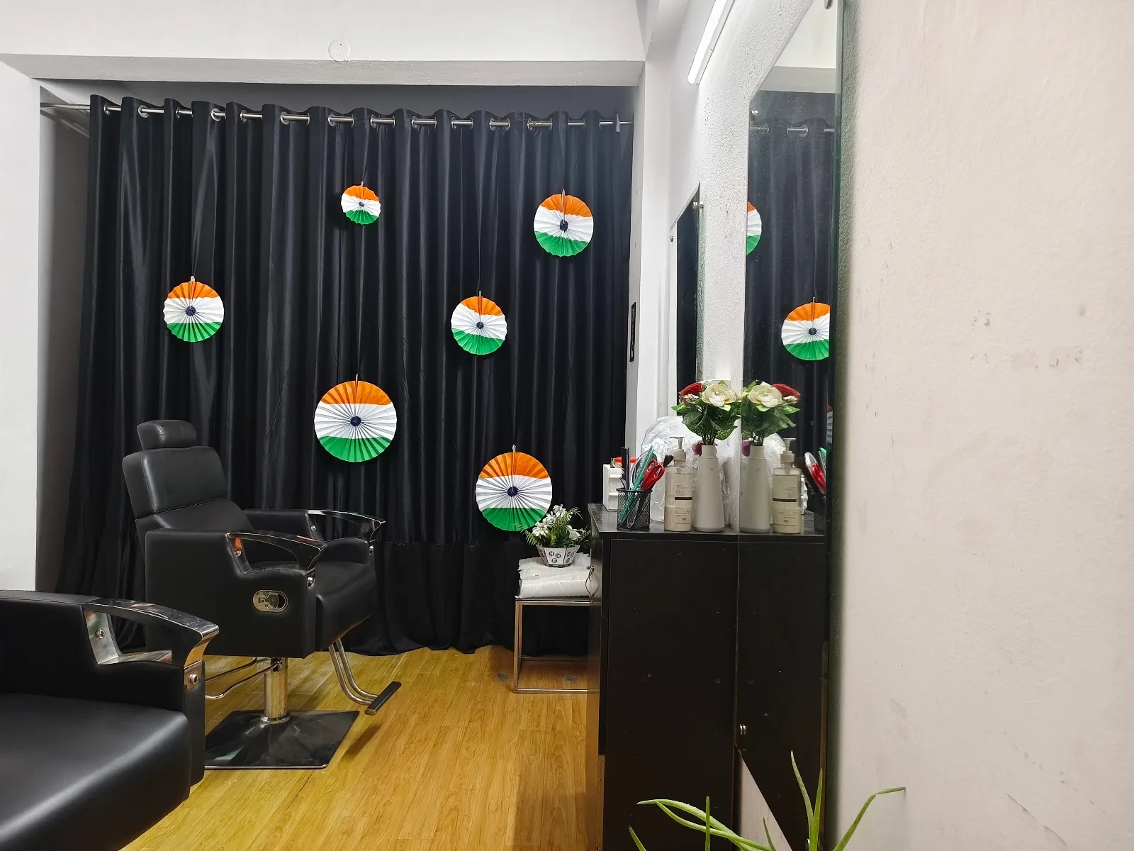 Cvet Salon Beauty Parlour Services At Home For Ladies
