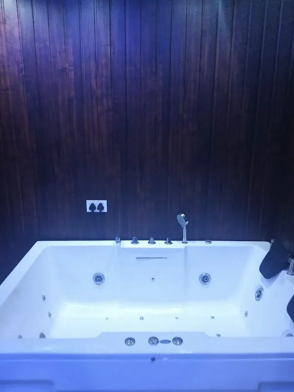 Sukha Lomi Family Spa