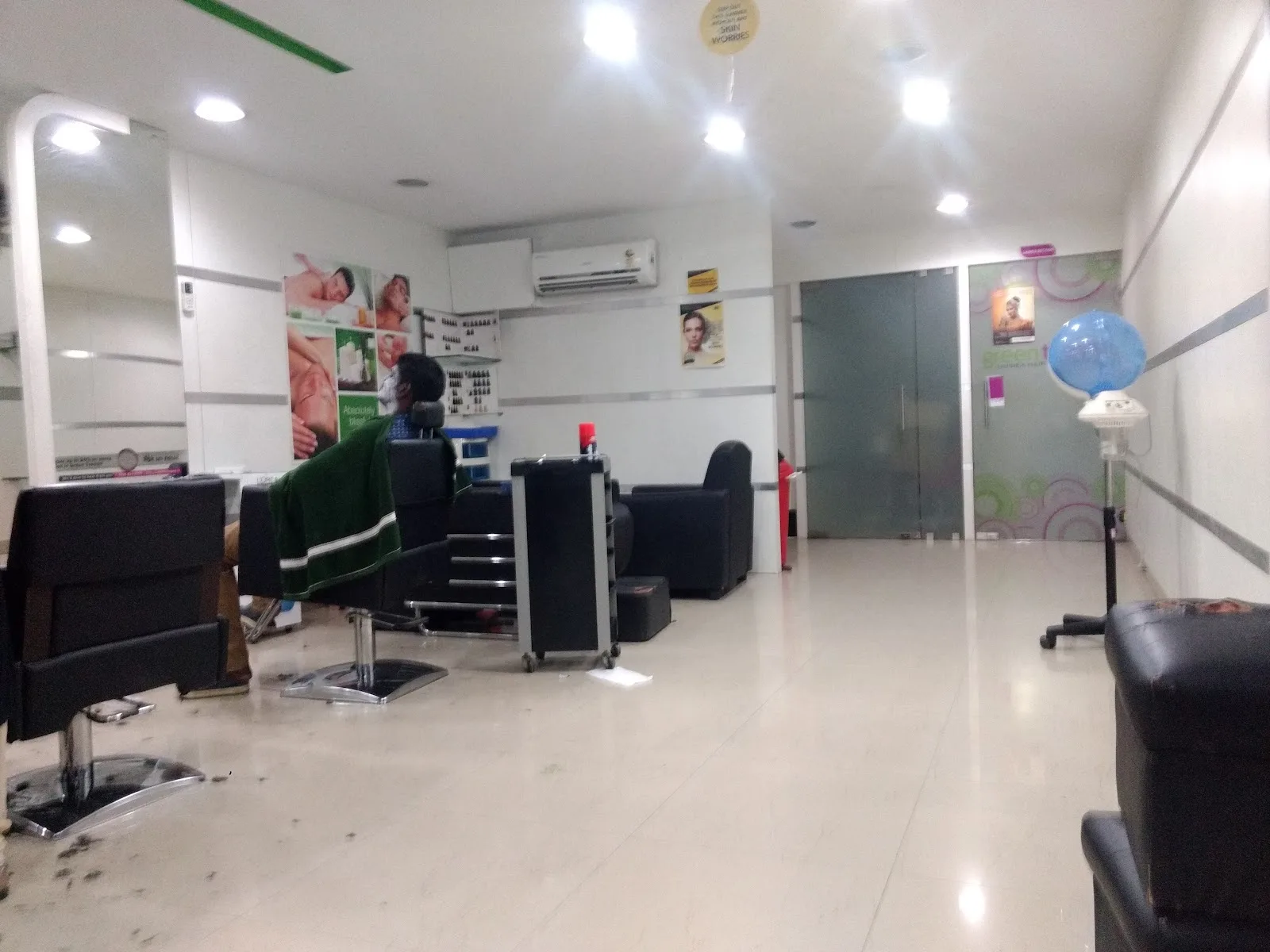Green Trends Unisex Hair & Style Salon Selaiyur