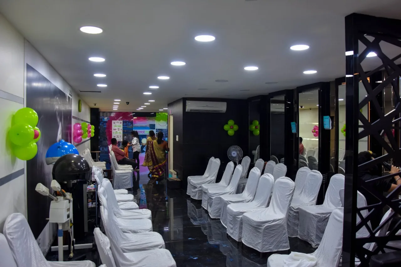 Green Trends Unisex Hair & Style Salon Selaiyur