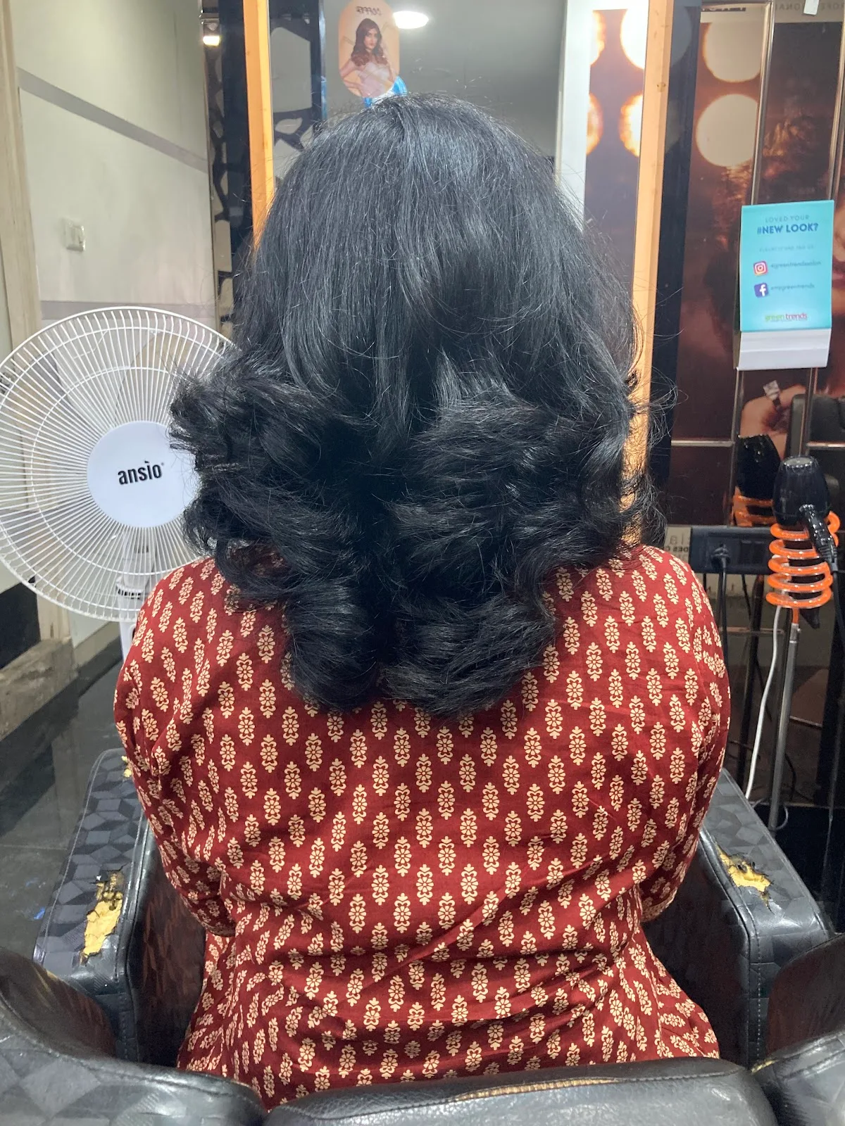 Green Trends Unisex Hair & Style Salon Selaiyur