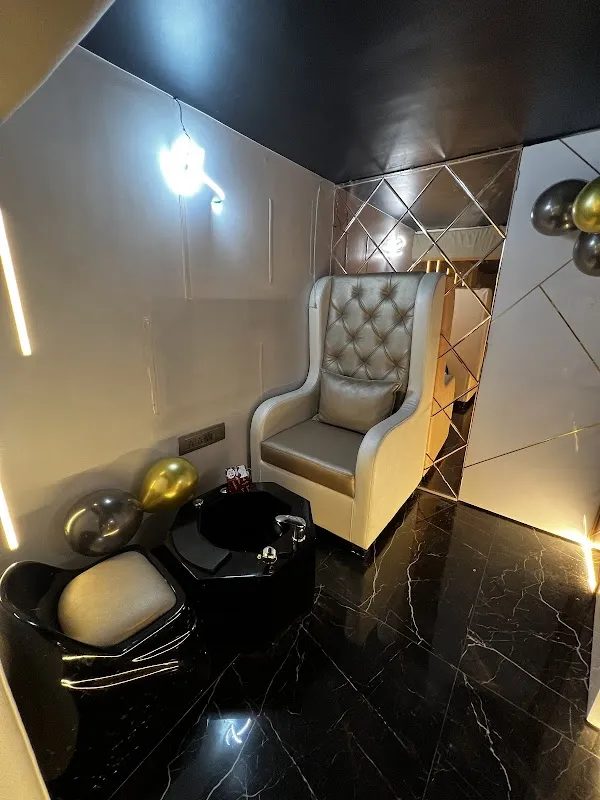 V GLAM SALON