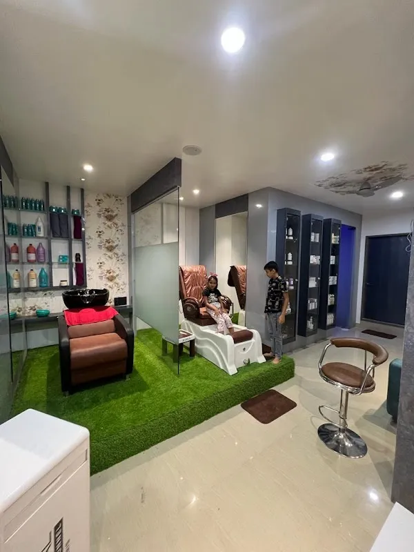 Thakare's Glamzone beauty salon and spa