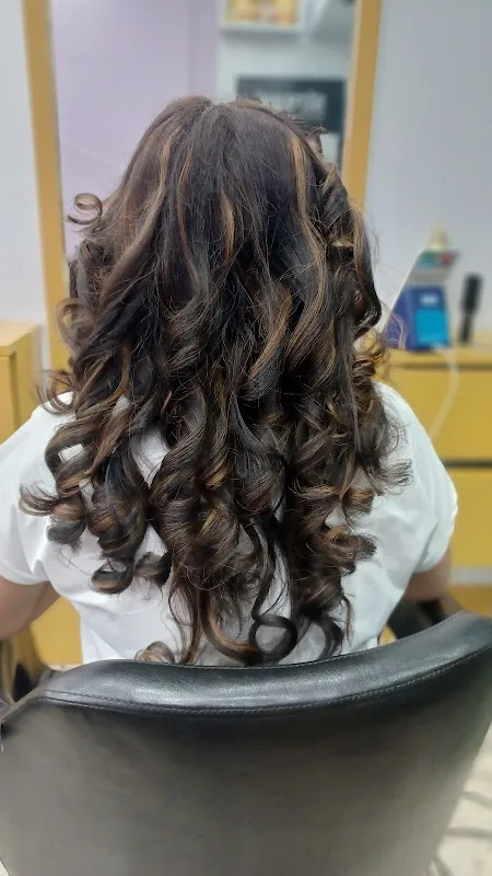 Cut N Create unisex salon