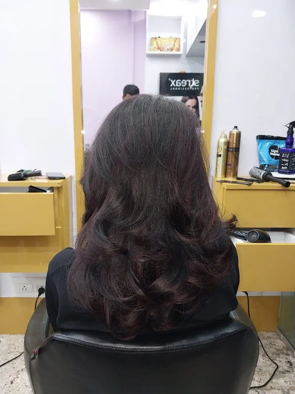 Cut N Create unisex salon