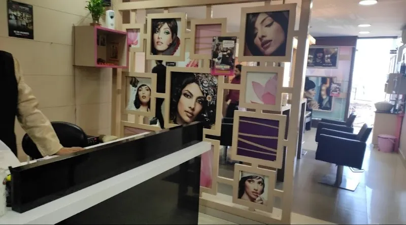 Lakme Salon in GMS Road,Dehradun