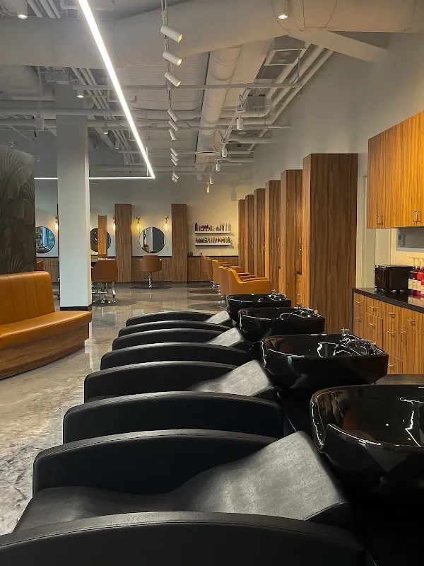 EVŌQ SALON