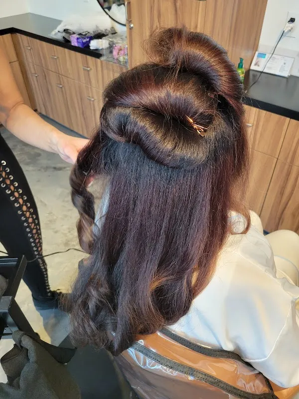 EVŌQ SALON
