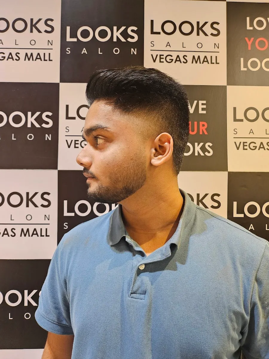 Looks Salon, Vegas Mall