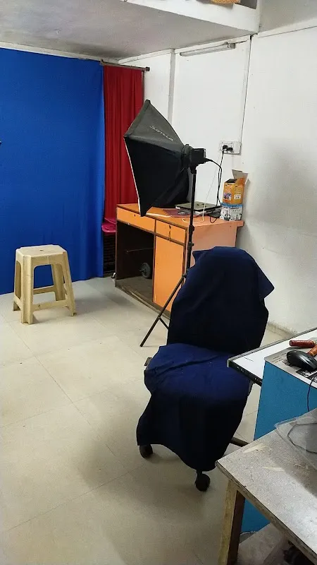 COLOURS DIGITAL PHOTO STUDIO
