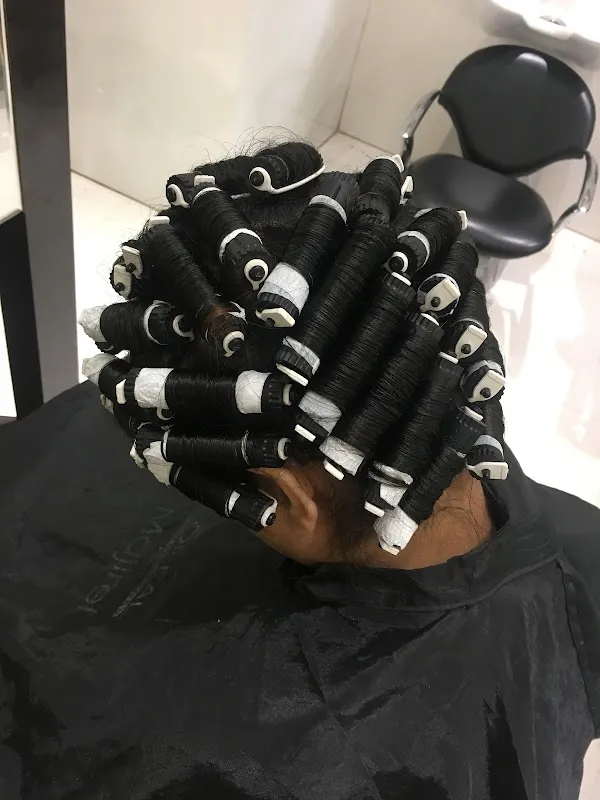 LYNN SALON