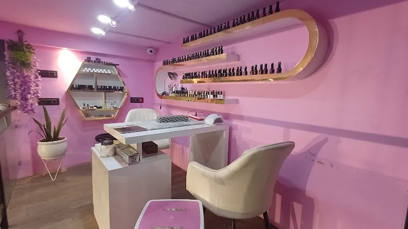 Urban Scissors The Family Salon & Nails Spa | Beauty Salon in Ghansoli | Nail Salon | Makeup Artist in Navimumbai