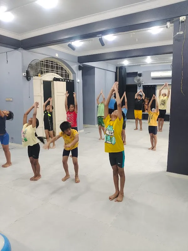 SK'S FITNESS STUDIO