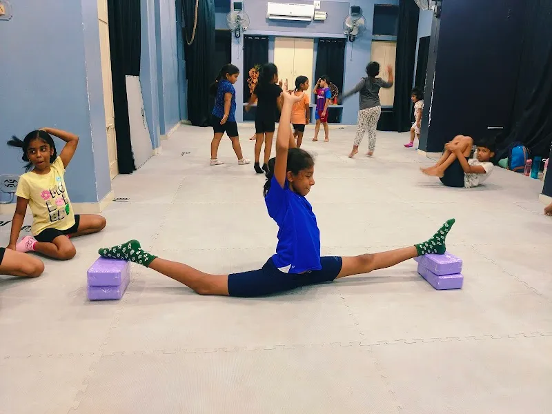 SK'S FITNESS STUDIO