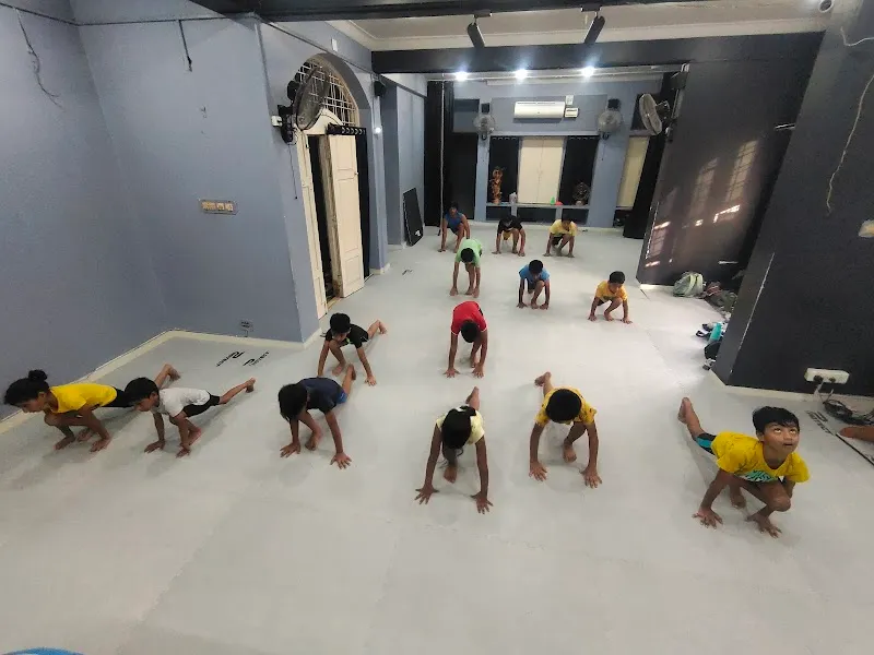SK'S FITNESS STUDIO